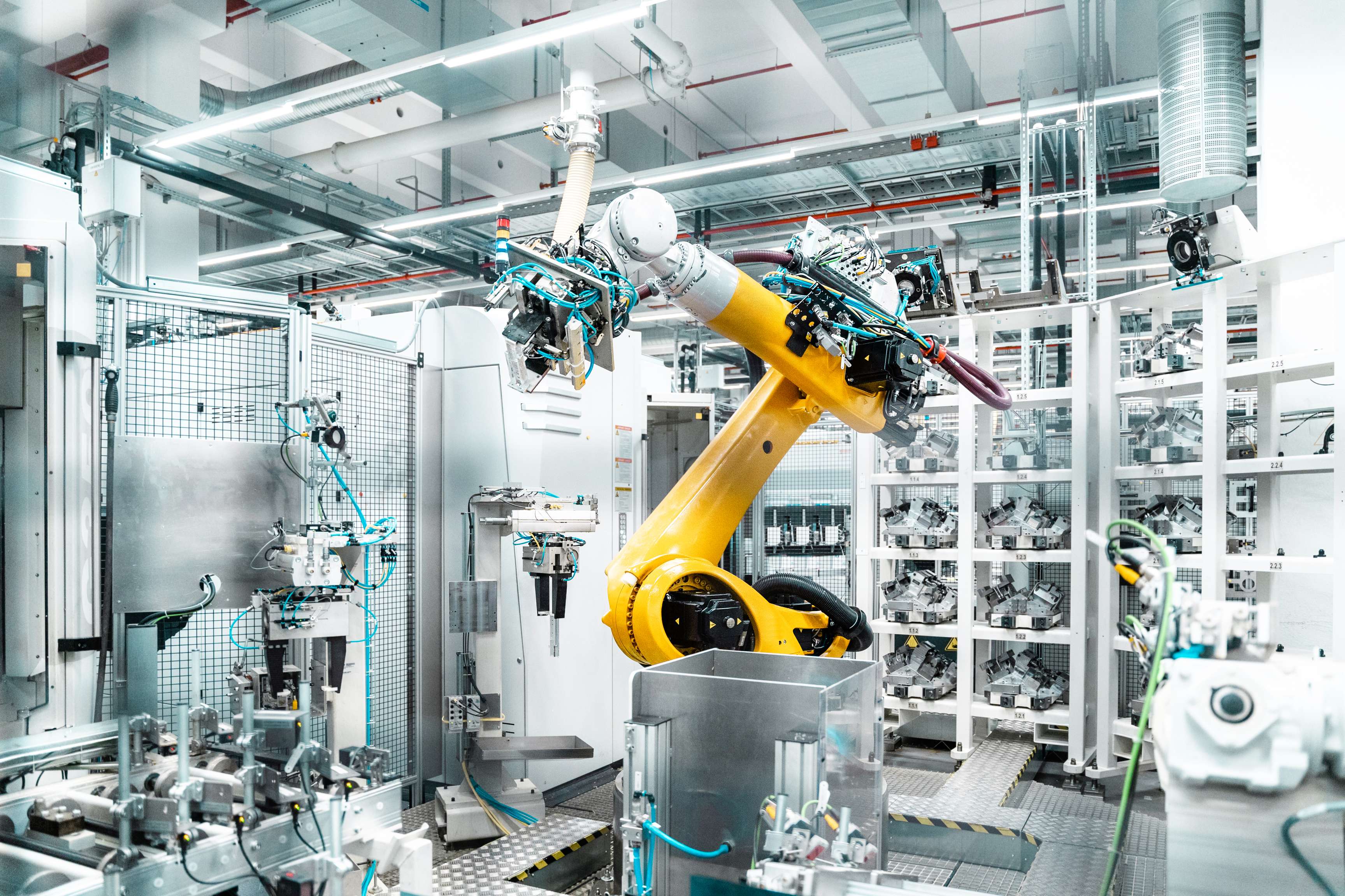 Rosenxt Robotic arm in manufacturing industry - MES Software