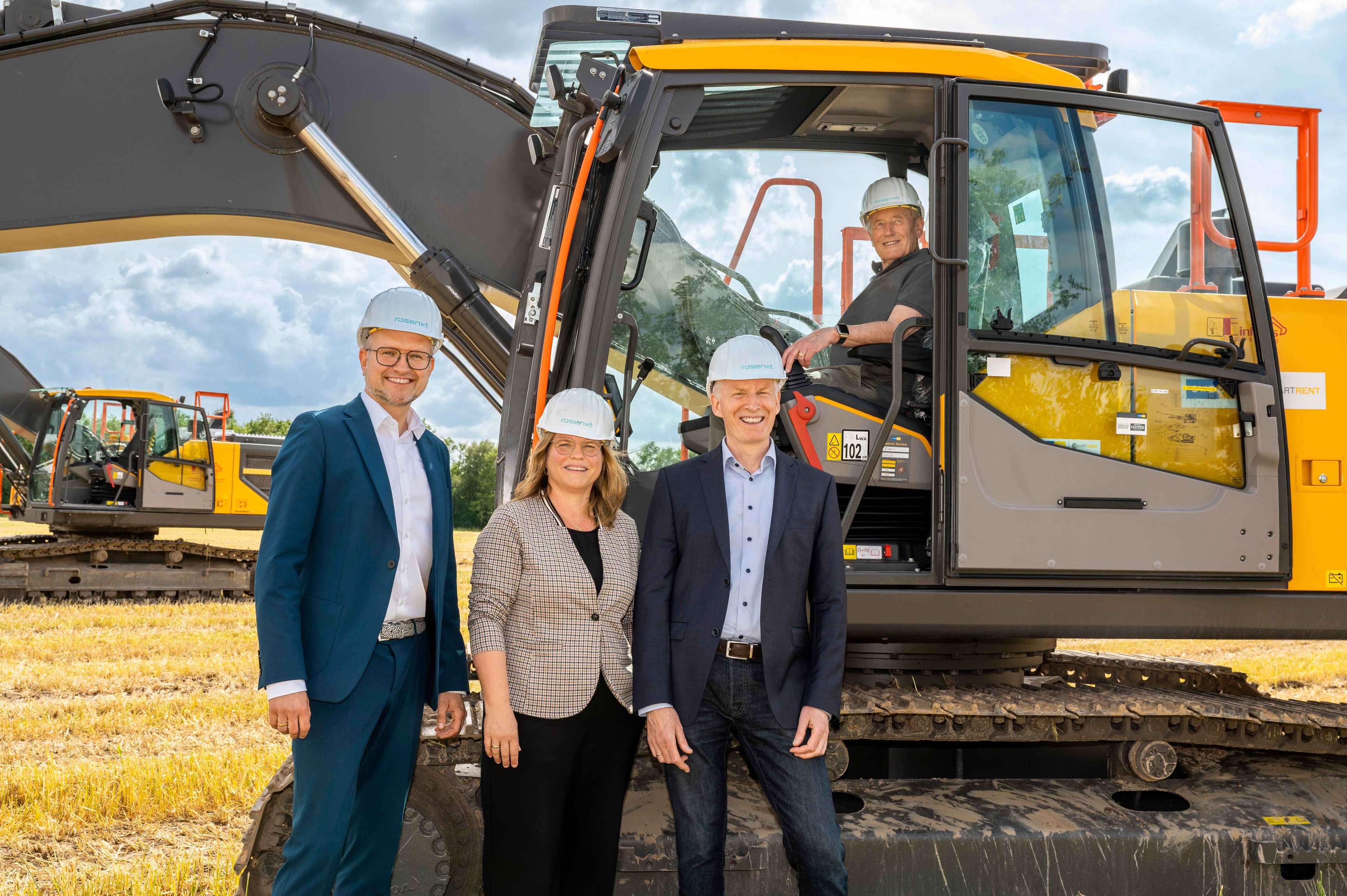 Offizieller Baggerbiss / Spatenstich des Neubaus der Rosenxt Gruppe in Wietmarschen-Lohne am 27.05.2024